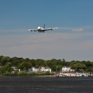 LH A380 München über der Elbe
