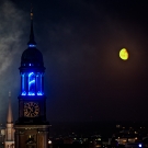 Michel meets Moon