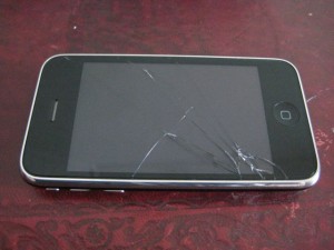 iPhone mit zerbrochenem Display