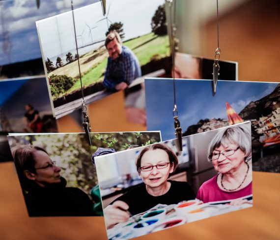 Ein Foto-Mobile mit Platz für 20 Fotos im Format 10x15 cm