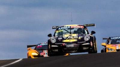 12-Stunden-Rennen von Bathurst/Australien, 2017: Porsche 911 vor McLaren (l.) und Mazda (r.)